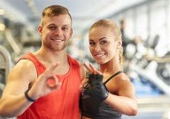 "男士与美女一同健身锻炼的动态图片展示"